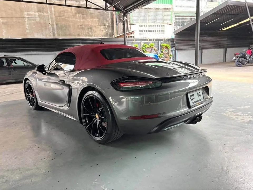2018 Porsche 718 Boxster and Cayman IV 3