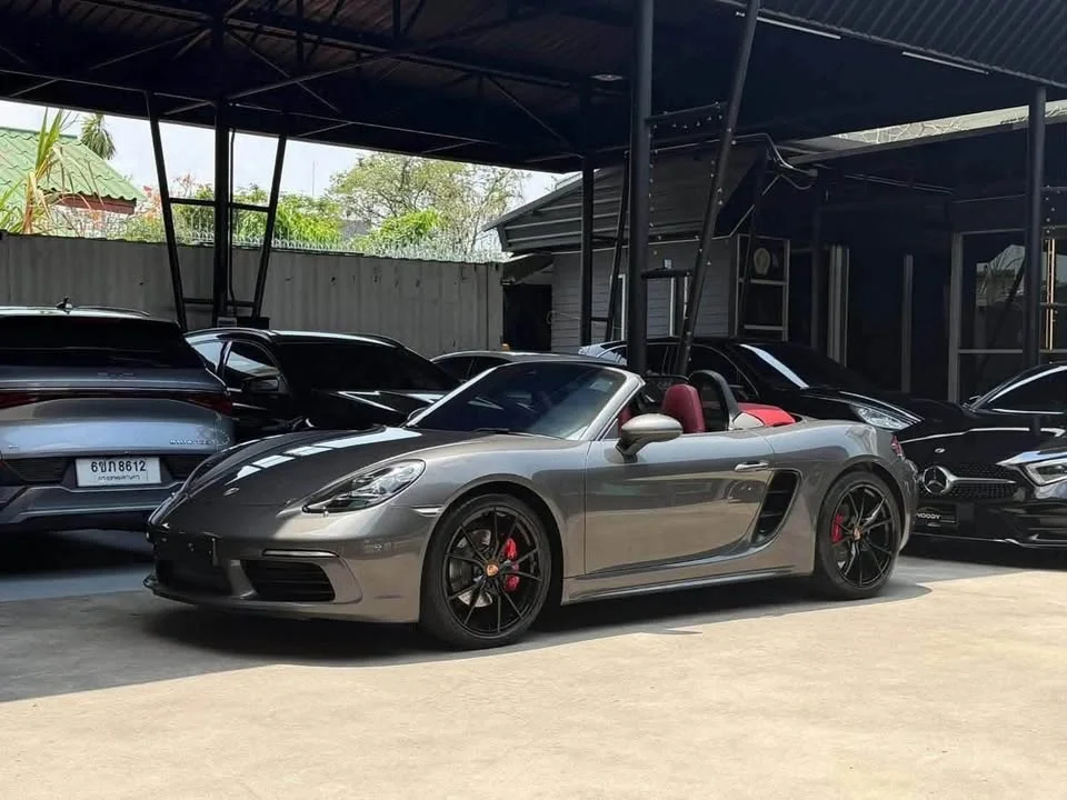 2018 Porsche 718 Boxster and Cayman IV 2