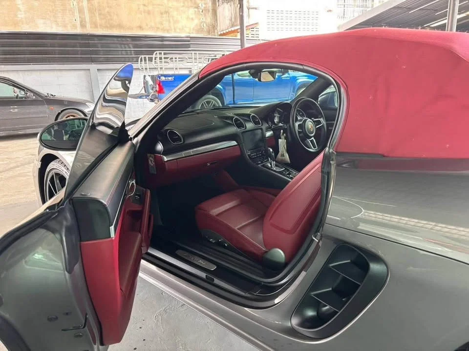 2018 Porsche 718 Boxster and Cayman IV 3