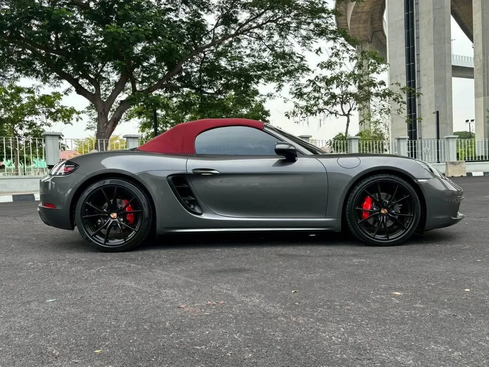 2018 Porsche 718 Boxster and Cayman IV 2