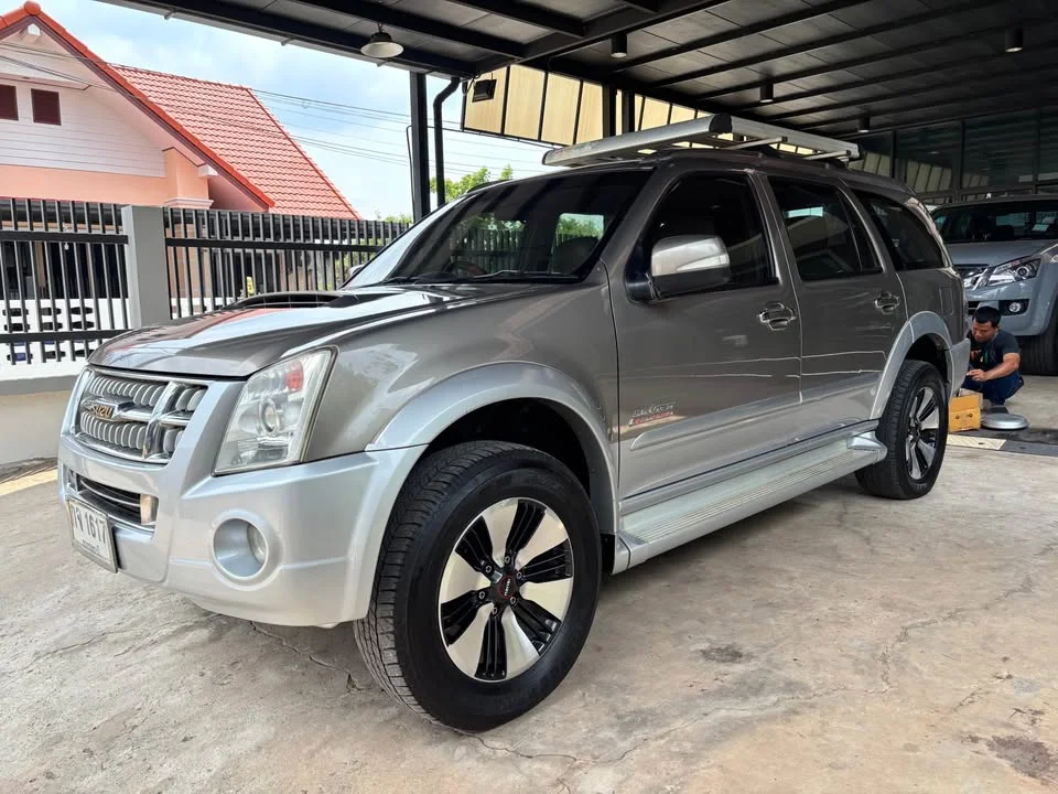2007 Isuzu MU-7 3