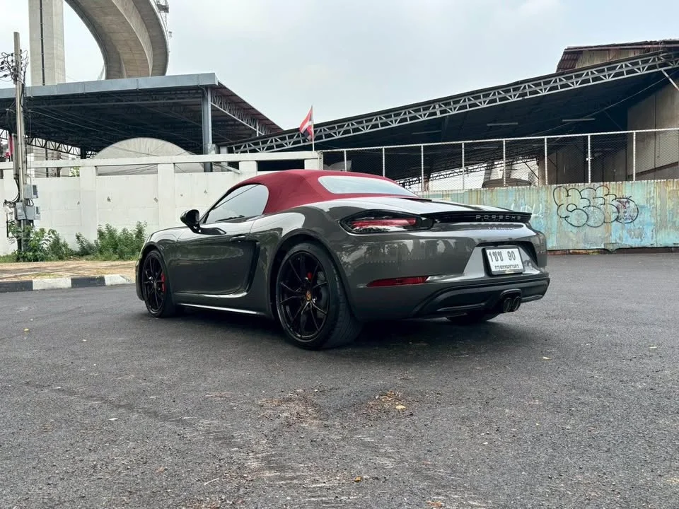 2018 Porsche 718 Boxster and Cayman IV 3