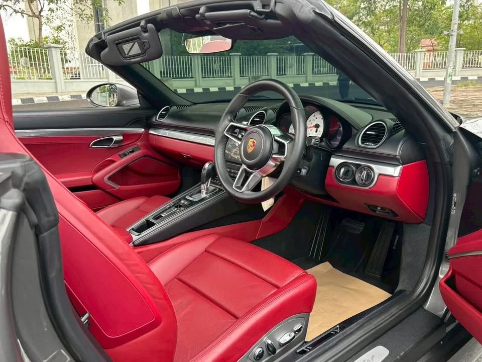 2018 Porsche 718 Boxster and Cayman IV 2