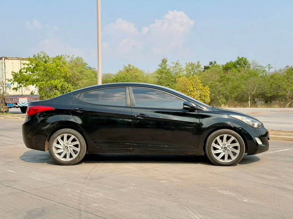 2011 Hyundai Elantra V 3