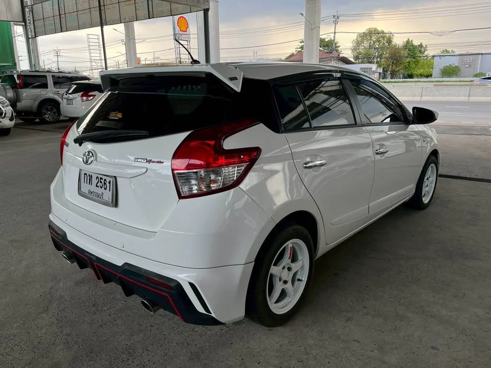 2015 Toyota Yaris III 2