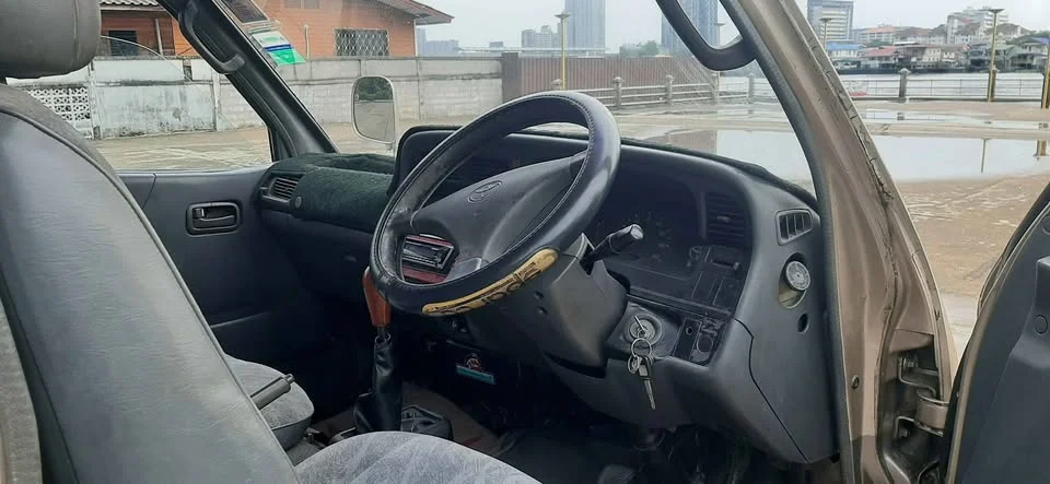 1995 Toyota Commuter IV (H100) 2