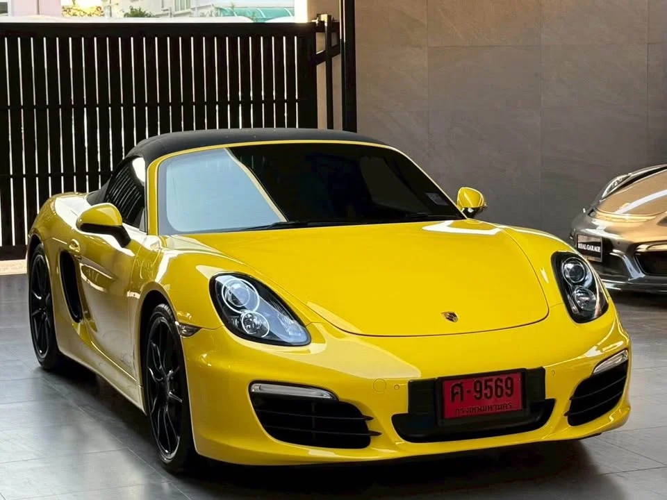 2015 Porsche Boxster and Cayman III 2