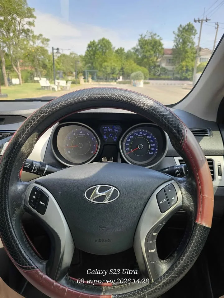 2012 Hyundai Elantra V 2