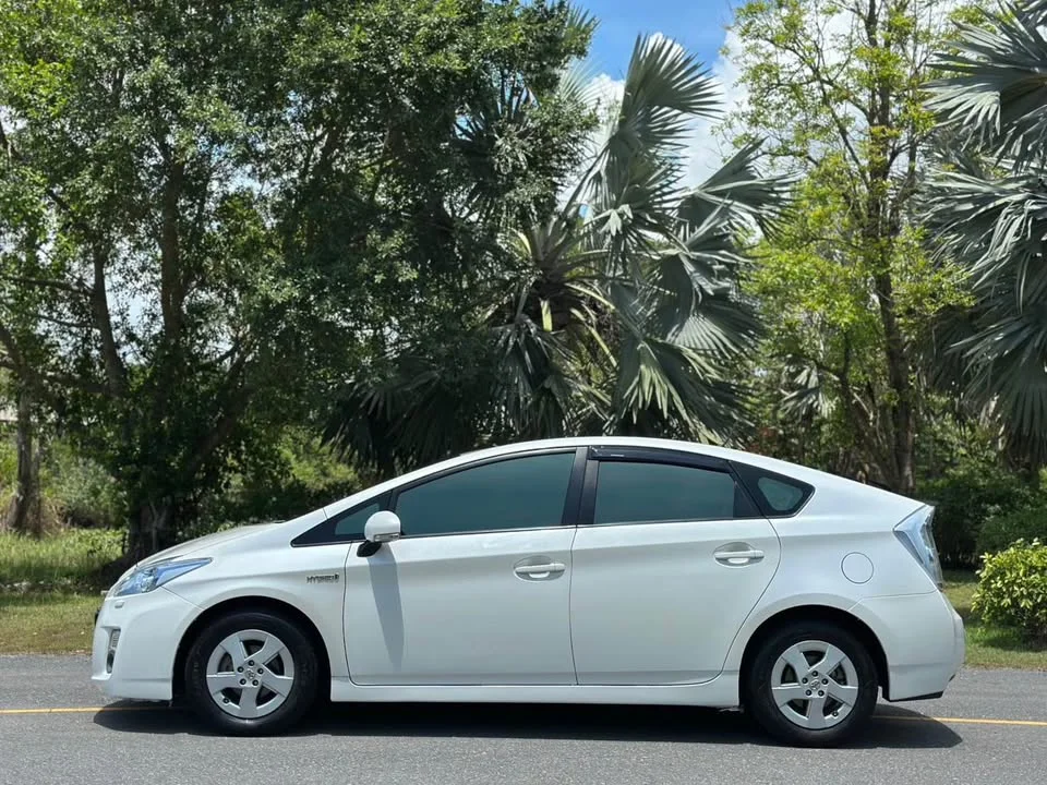 2012 Toyota Prius III 3