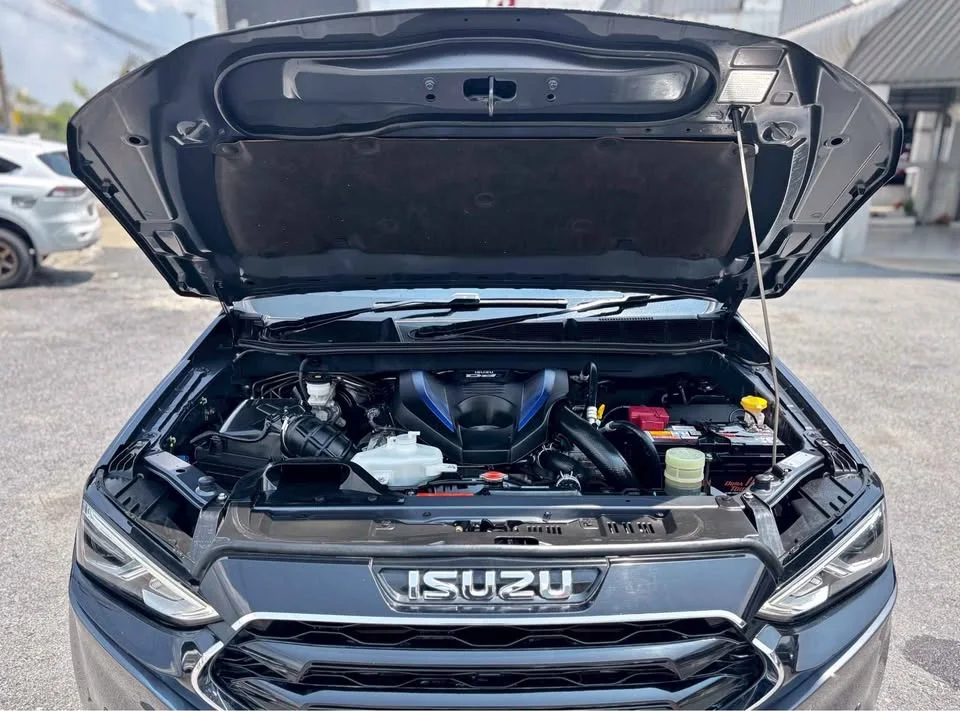 2021 Isuzu MU-X II 3