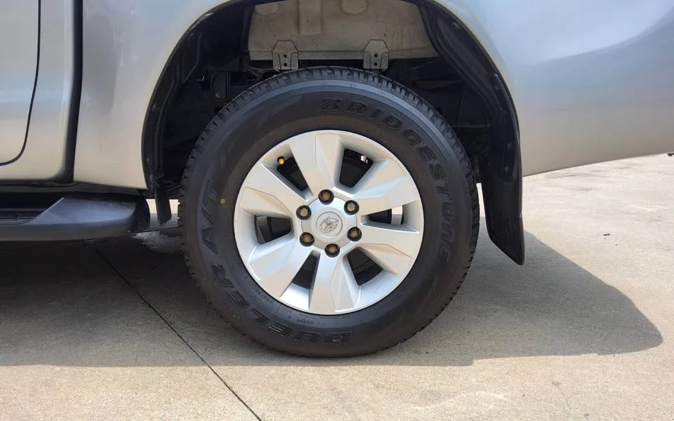 2020 Toyota Hilux VIII 2