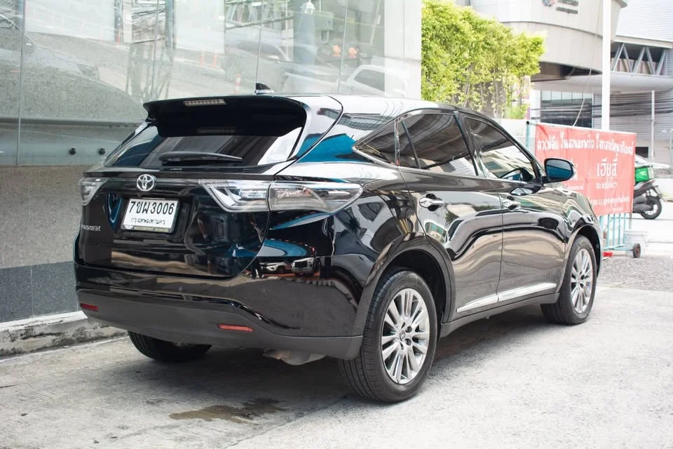 2014 Toyota Harrier III 2