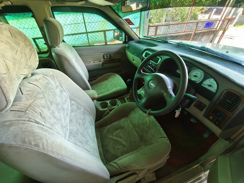 2002 Nissan Frontier I 3