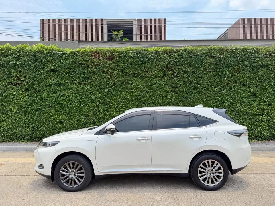 2015 Toyota Harrier III 3