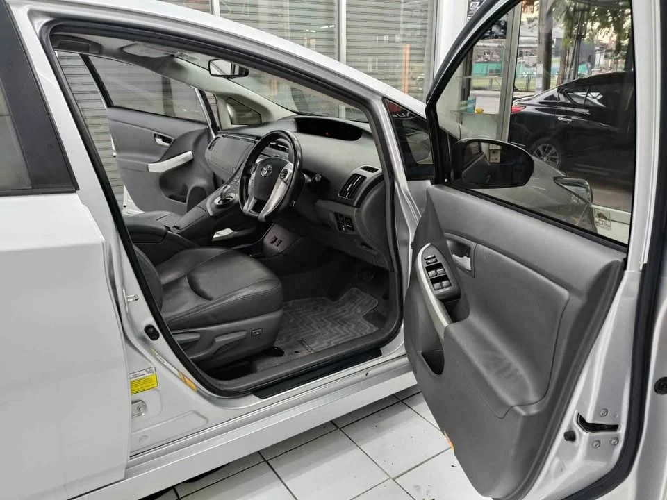 2011 Toyota Prius III 2
