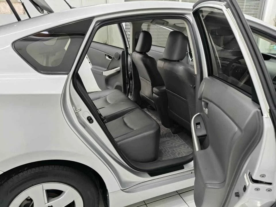 2011 Toyota Prius III 3