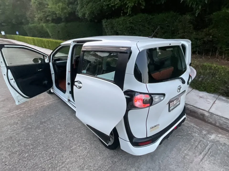 2018 Toyota Sienta II 3