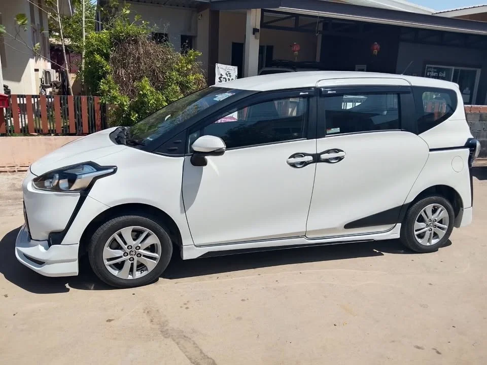 2018 Toyota Sienta II 2