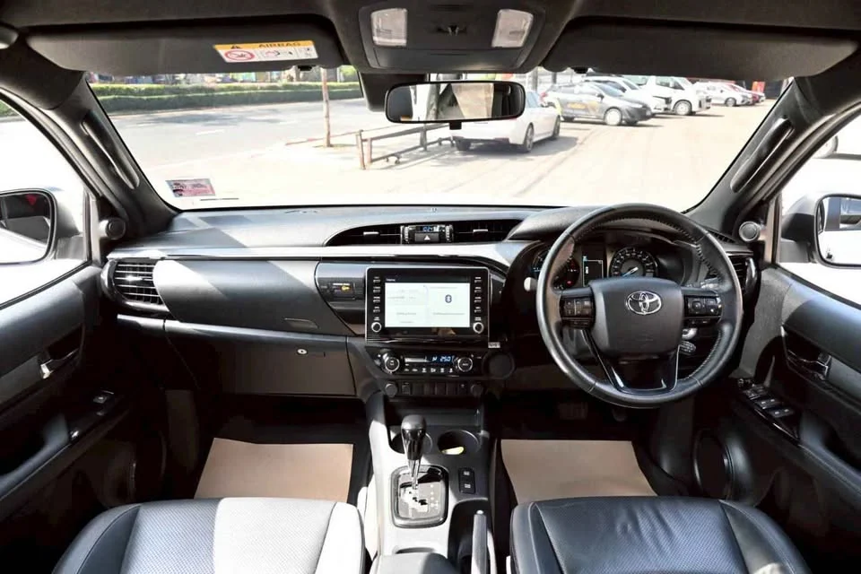 2020 Toyota Hilux VIII 2