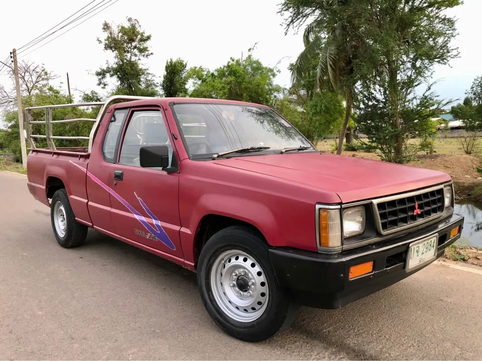 1993 Mitsubishi Triton II 3