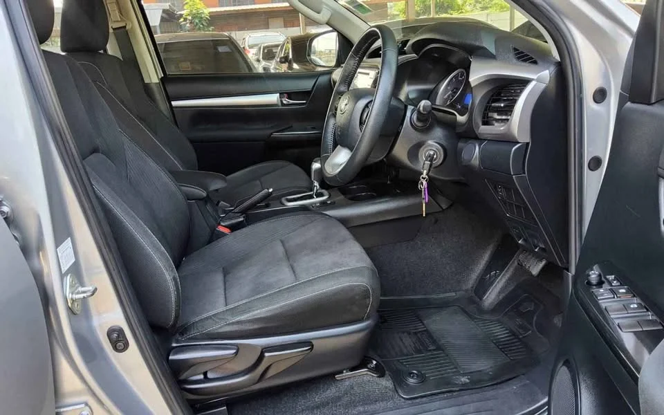 2020 Toyota Hilux VIII 2