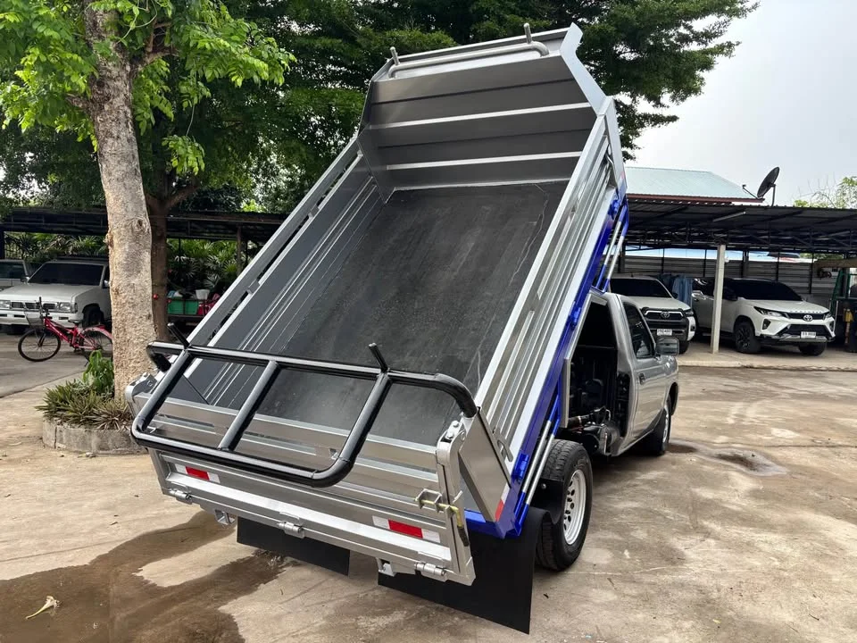 2005 Nissan Frontier I 3