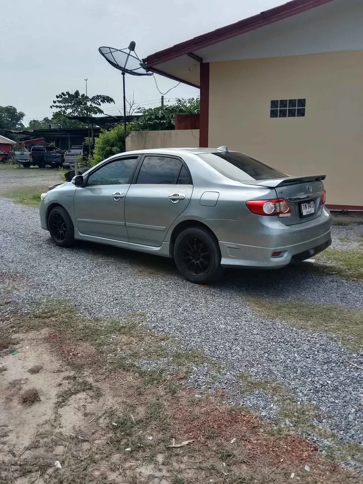 2011 Toyota Corolla Altis X (E140) 2
