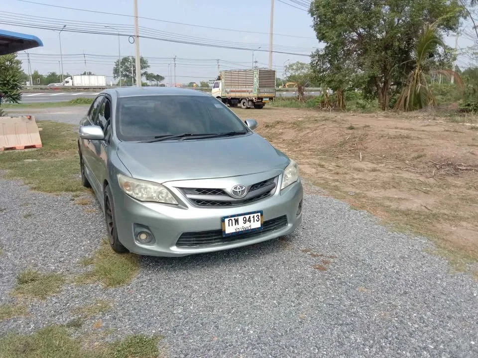 2011 Toyota Corolla Altis X (E140) 3