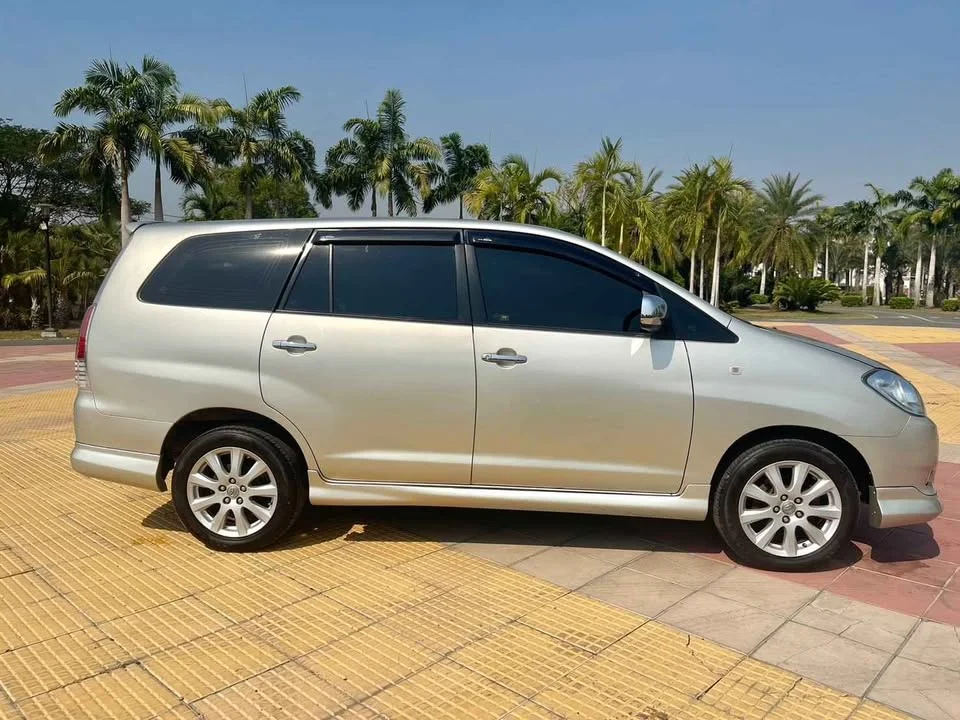 2010 Toyota Innova I 3