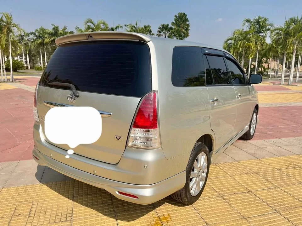 2010 Toyota Innova I 2