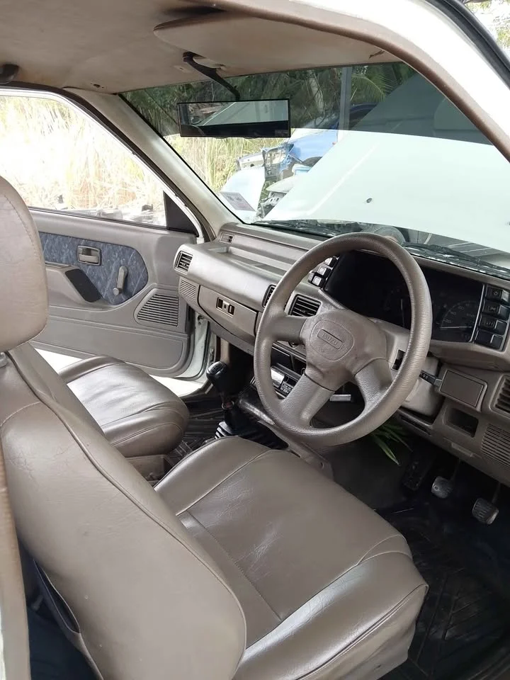 2000 Isuzu TFR III 3