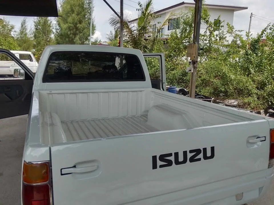 2000 Isuzu TFR III 2