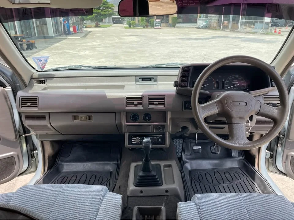1993 Isuzu TFR III 3
