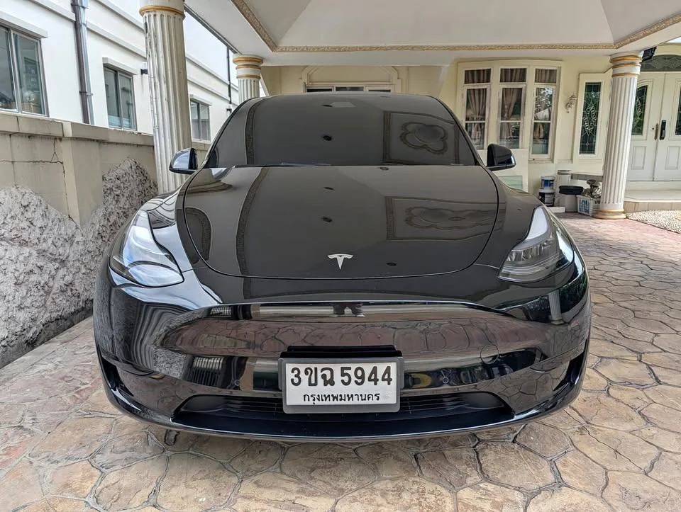 2023 Tesla Model Y 2