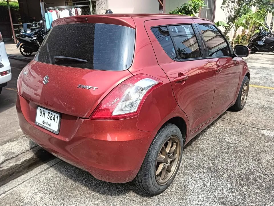 2012 Suzuki Swift II 3