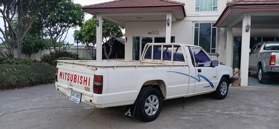 1995 Mitsubishi Triton II 3