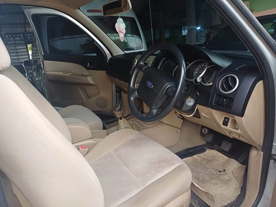 2012 Ford Everest I 3