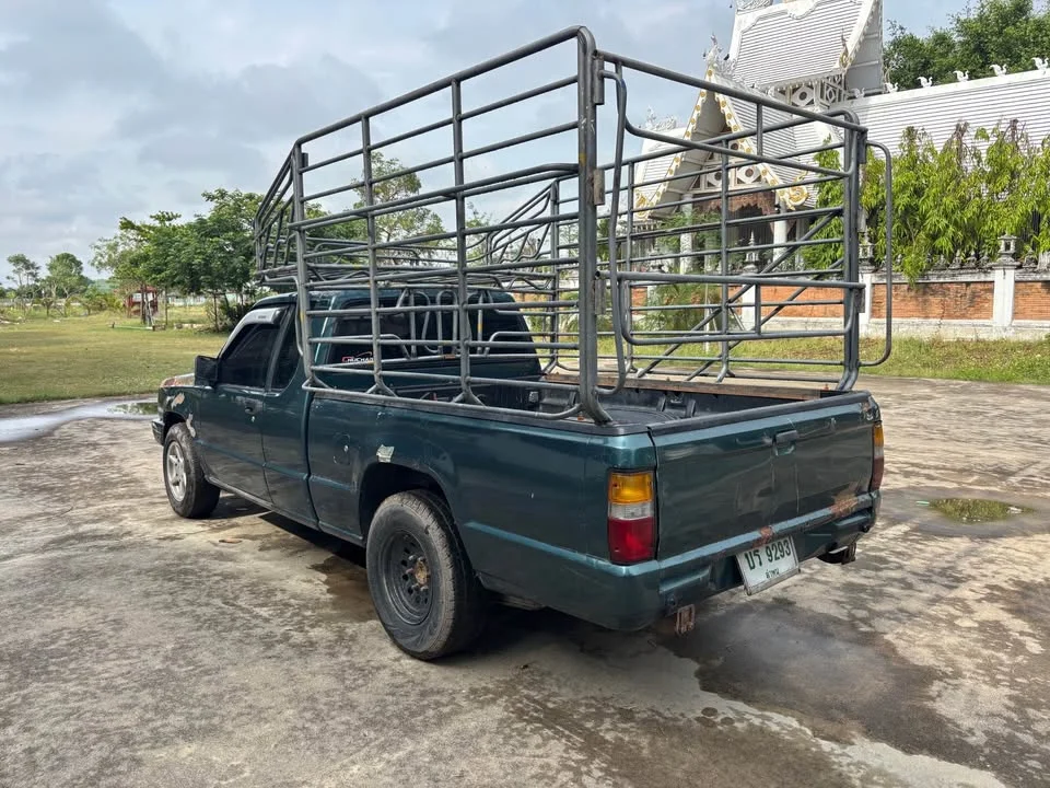 2002 Mitsubishi Triton II 3