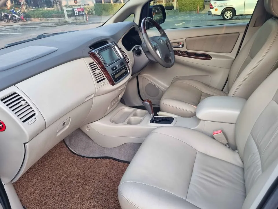 2014 Toyota Innova I 3