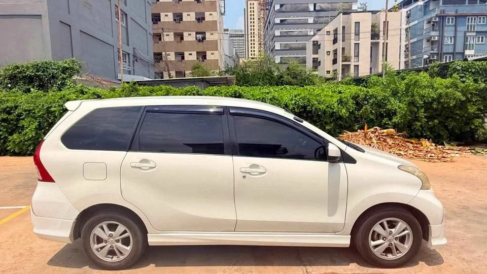 2013 Toyota Avanza II 3