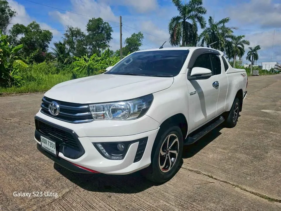 2017 Toyota Hilux VIII 2