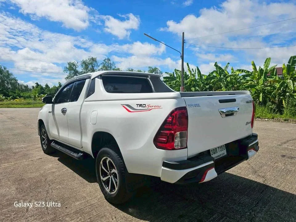 2017 Toyota Hilux VIII 3