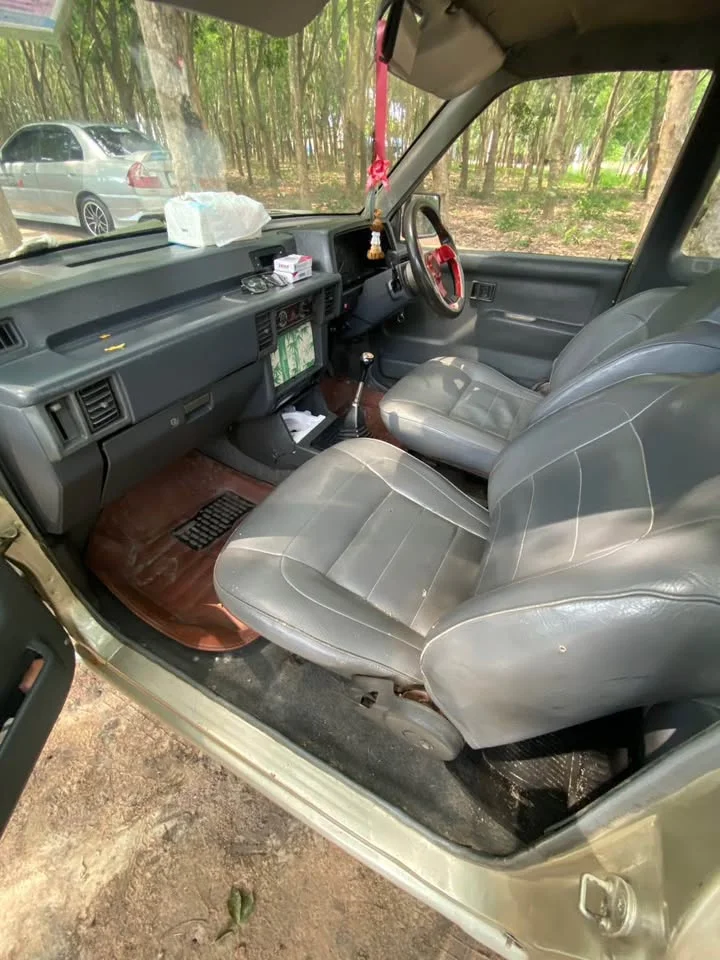 1994 Mitsubishi Triton II 2