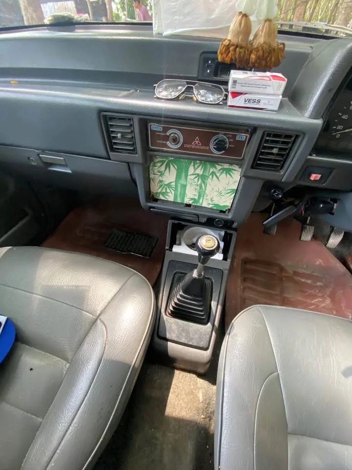 1994 Mitsubishi Triton II 3