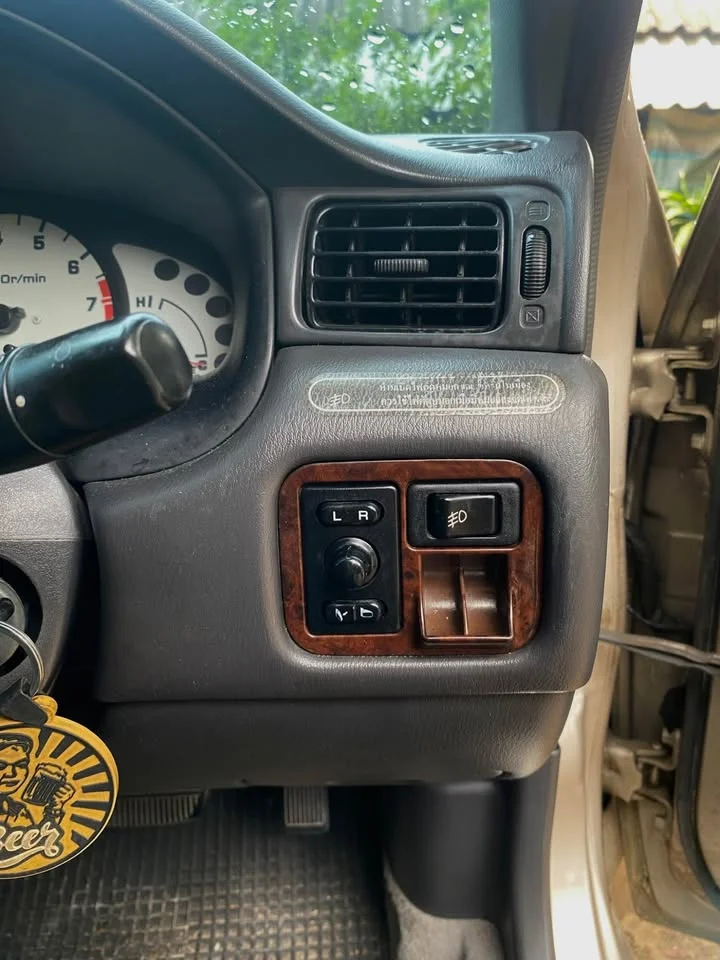 2002 Nissan Sunny IV 3