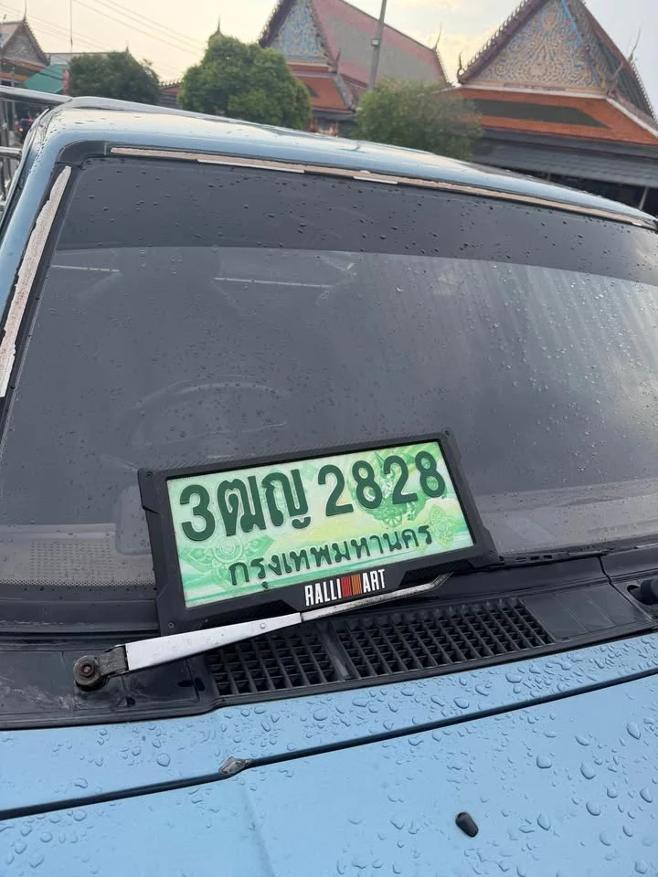 1990 Mitsubishi Triton II 3