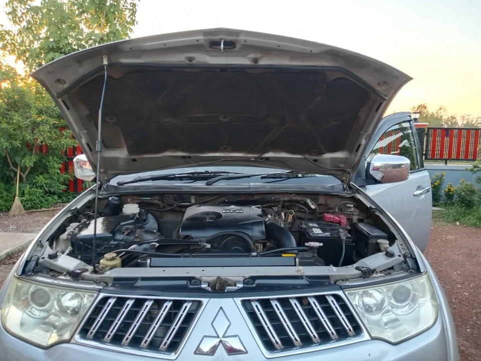 2011 Mitsubishi Pajero Sport II 2