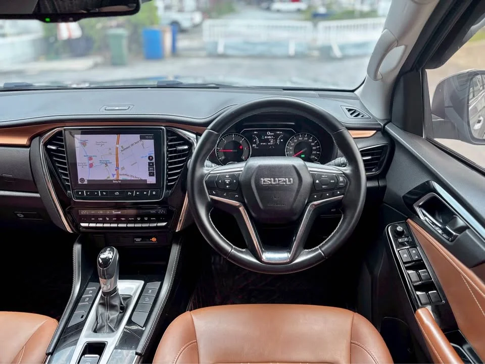 2022 Isuzu MU-X II 3