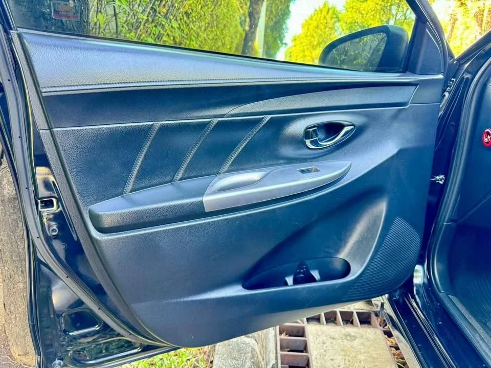 2015 Toyota Yaris III 2