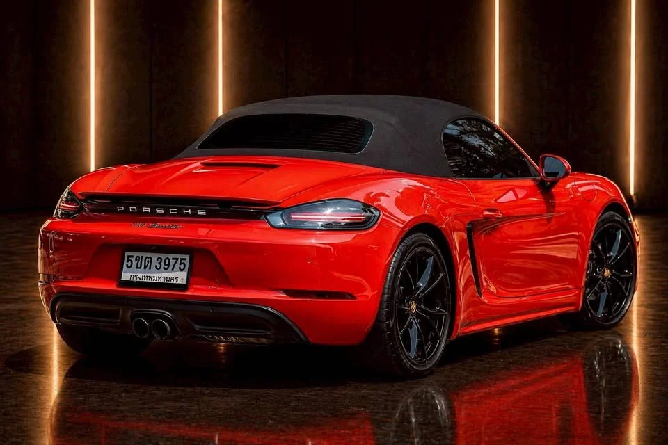 2017 Porsche 718 Boxster and Cayman IV 3